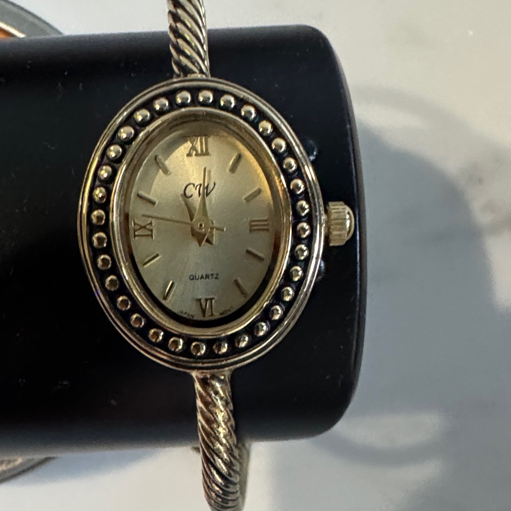 Elegant Cuff Gold Women's Quartz Watch